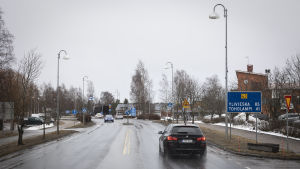 En del finskspråkiga Kronobyelever går i skola i Kaustby. Kaustby centrum.