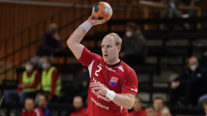 Benny Broman och de övriga i Dicken fick slita hårt mot BK-46 i semifinal. Dickens Benny Broman passar bollen.