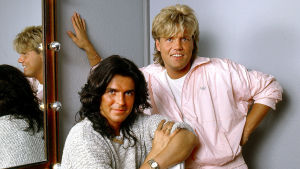Leksaksmuseet vill också veta vad du lyssnade på på 80-talet. Modern Talking var en av Västtysklands gåvor till musiken. Två långhåriga män