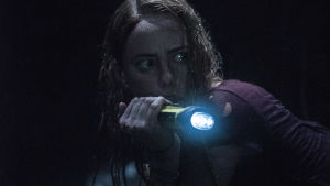 Schhh - jag tyckte att jag hörde något. I mörkret skärps alla sinnen. Haley spejar omkring i mörkret med en ficklampa.
