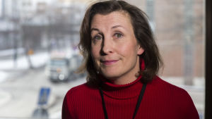 Mari Flink på HRT säger att de nya reglerna är ett försök att minska fuskåkandet. Mari Flink Helsingin seudun liikenteen osastonjohtaja asiakkuus ja myynti.
