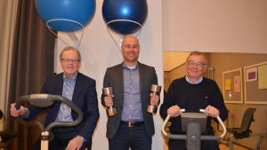 Gösta Willman, Mathias Kass och Markku Ranta testar konditionen vid Nykarleby sjukhem