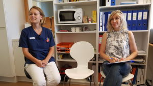 Infektionsläkare Marika Nordberg och Nellie Carlströmer Berthén, biomedicinsk analytiker. Laboratorieassistent Nellie Carlströmer Berthen och infektionsläkare Marika Nordberg.