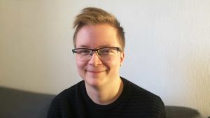 Sakris Kupila har mött fördomar både i skolan och inom vården. Sakris Kupila studerar medicin vid Läkis i Helsingfors. Hösten 2018.