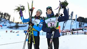 Eero Hirvonen och Ilkka Herola är medaljkandidater i lagsprinten. Ilkka Herola och Eero Hirvonen med blommor i händerna