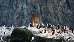 Monument till Luis Pardo, kaptenen på skeppet Yelcho som räddade de strandade besättningsmännen på Elefantön Monument till Luis Pardo, kaptenen på skeppet Yelcho som räddade de strandade besättningsmännen Elefantön