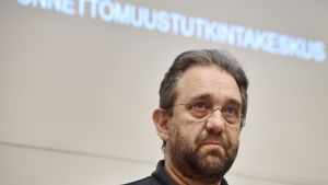 Veli-Pekka Nurmi. Olycksutredningscentralens chef Veli-Pekka Nurmi vid presskonferensen om Kuopio-olyckan.