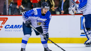 Då Eeli Tolvanen inte spelade i NHL gav Nashville honom chansen i JVM. Då Eeli Tolvanen inte spelade i NHL gav Nashville honom chansen i JVM.