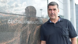 Christer Ahlgren är kriminalöverkommissarie på Centralkriminalpolisen. Enligt deras bedömning finns kring 90 organiserade kriminella sammanslutningar i Finland. Den organiserade brottsligheten i Finland är i regel inhemsk. christer ahlgren