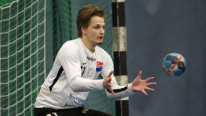 Mikael Mäkelä var en av Dickens bästa spelare. Målvakten Mikael Mäkelä räddar ett skott
