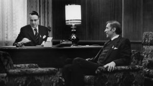 Under åren 1982-1983 var Pär Stenbäck utrikesminister i Mauno Koivistos regering. Utrikesminister Pär Stenbäck med president Mauno Koivisto