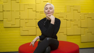 Laura Lindstedt tilldelades Finlandiapriset för romanen "Oneiron" år 2015, och romanen har översatts till ett dussin språk, bland annat franska och italienska. Laura Lindstedt / Kirjailija / Kolumnisti / Pasila 4.12.2017