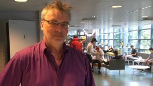 Niklas Andersson såg bättre resultat hos studerande efter mobilförsöket. Historielärare Niklas Andersson