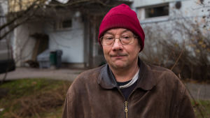 Jari Rautakoski blir illa till mods när han tänker på rivningen av Kirstibacka 6. Han flyttade till kvarteret som barn. bild på en person