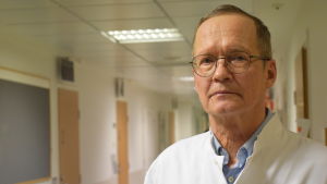Kalevi Laitinen, docent och specialist i invärtesmedicin, säger att man inte ska överdriva farorna med järnbrist. Kalevi Laitinen, docent och specialist i inre medicin, säger att fostret kan bli mindre av järnbrist men att man inte ska överdriva farorna med järnbrist.