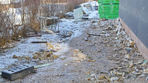 Hansavägen 2 är för tillfället ingen fröjd för ögat. Bråte på en byggarbetsplats.