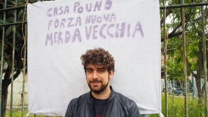 De nyfascistiska rörelserna är små, men de angriper utlänningar, migranter, romer och antifascister, och det är ett problem, säger journalisten Leonardo Bianchi. Leonardo Bianchi är journalist och expert på extremhögern i Italien