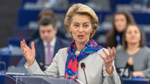 Ursula von der Leyens kommission har högt uppställda klimatmål. Det här övertygar ändå inte parlamentets gröna grupp. Ursula von der Leyen presenterade planen för hur EU ska lyckas bli klimatneutralt under de kommande 30 åren.