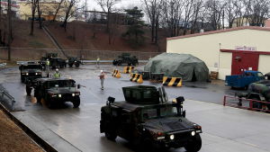 Amerikanska soldater förbereder en gemensam millitärövning med sydkoreansk militär på Camp Carroll. En arkivbild från mars 2012. Amerikanska soldater förbereder en gemensam millitärövning med sydkoreansk militär på Camp Carroll. En arkivbild från mars 2012.