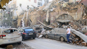 Beirut ser ut som om staden skulle ha drabbats av en jordbävning Massiv förstörelse efter explosion i Libanons huvudstad Beirut