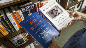 Både Joe Biden och hans vicepresident Kamala Harris har gett ut böcker. Joe Bidens bok "Promise me, dad" och Kamala Harris bok "The thrutsj we hold".