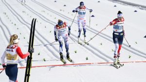 Heidi Weng åker i mål före Frida Karlsson och Ebba Andersson. Heidi Weng åker i mål före Frida Karlsson och Ebba Andersson.