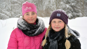 Cornelia van Kasteel och Vanessa Sandholm var glada efter en timme i skogen. Cornelia van Kasteel och Vanessa Sandholm var glada efter en timme i skogen.