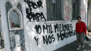 Kyrkan Cristo Pobre i Santiago vandaliserades den 12.1. i protest mot påvebesöket och kostnaderna för det. Kyrkan Cristo Pobre i Santiago vandaliserades den 12.1. i protest mot påvebesöket och kostnaderna för det.