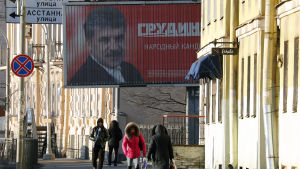 Valaffisch i St Petersburg Valaffisch med ryska kommunistpartiets presidentkandidat Pavel Grudinin