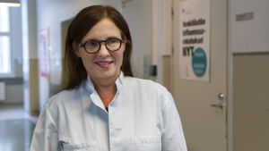 Antibiotikaresistensen kan ha stor betydelse, säger professor Anu Kantele. Helsingin yliopiston professori Anu Kantele.