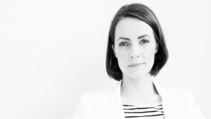 Linda Forssell störs inte av tillsattser i vin, men tycker att konsumenterna bör få veta vad det är de dricker. Vinkännaren Linda Forssell
