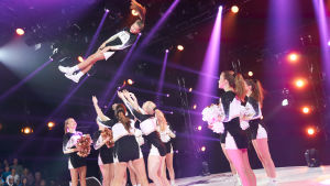 Brilliance bjöd på akrobatik under finalen. Cheerleading-gruppen Brilliance under finaldagen av MGP 2018.