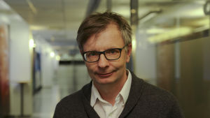 Heikki Hiilamo vill att människor i Finland får mera barn. henkilökuvassa Heikki Hiilamo
