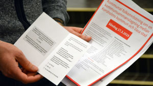 Alla korsholmare får snart hem ett informationspaket med röstsedel inför folkomröstningen. Ett paket med olika dokument som ska skickas ut till alla röstberättigade korsholmare inför den rådgivande folkomröstningen den 17 mars.