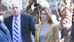 Lori Loughlin nekade till brott i rätten för några veckor sedan. Lori Loughlin anländer till rätten.
