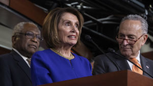 Pelosi och Schumer höll en presskonferens i Kapitolium efter det misslyckade mötet med Trump. Pelosi och Schumer höll en presskonferens i Kapitolium efter det misslyckade mötet med Trump.