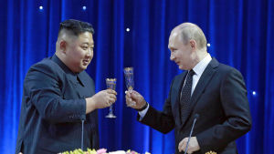 Både Xi Jinping och Kim Jong-Un har nyligen träffat Rysslands president Vladimir Putin och det talas allt mer om att återuppliva trepartsalliansen mellan Kina, Ryssland och Nordkorea Både Xi Jinping och Kim Jong-Un har nyligen träffat Rysslands president Vladimir Putin och det talas allt mer om att återuppliva trepartsalliansen mellan Kina, Ryssland och Nordkorea