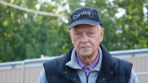 Närpesborna är inga spöken, anser Aarno Lindholm (SFP). En äldre herreman med keps på huvudet.