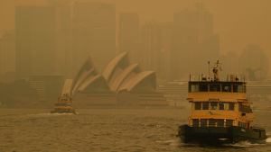 Storstäder som Sydney är insvepta i tjock rök Rök över Sydney den 19.12.2019.