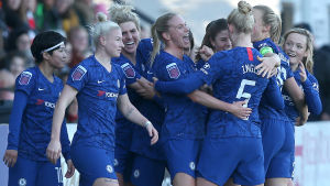 Chelsea Ladies har inte förlorat en enda match i Super League den här säsongen. Chelsea Ladies jublar efter ett mål.