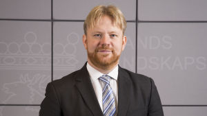 Ålands social- och hälsovårdsminister Wille Valve. Porträtt på Ålands social- och hälsovårdsminister Wille Valve.