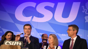 Tyska CSU-politiker ser sammanbitna ut efter ett dåligt val i Bayern, Tyskland. Tyska CSU-politiker ser sammanbitna ut efter ett dåligt val i Bayern, Tyskland.