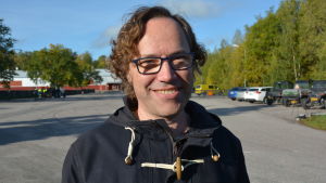 Daniel Falck är tf stadsträdgårdsmästare i Pargas stad. Även utanför jobbet försöker Falck tänka på vad som kan hjälpa pollinerarna på den egna hemgården. Daniel Falck, stadsträdgårdsmästare i Pargas