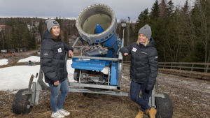 Alexandra Niiranen och Katarina Koljonen hoppas på kallare väder Alexandra Niiranen (huvudtränare) & Katarina Koljonen (skidskoleansvarig)