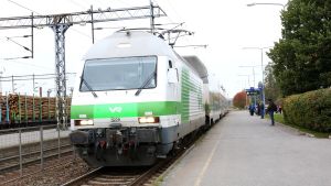 Kan det bli en tågstation i Forsby eller Lappträsk? Ingen vet. Den här stationen finns i Karleby. Karleby järnvägsstation
