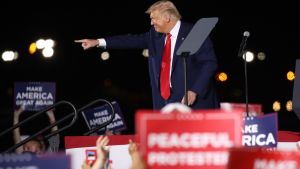Donald Trumps popularitetssiffror varit stabila under hela presidentperioden. Donald Trump