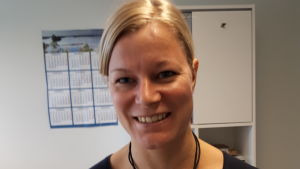 Stina Hafrén är offentligt rättsbiträde och advokat. Hon berättar att asylsökande hon träffat uppger att stämningen under asylsamtalen inte är sådan att man vågar berätta, och det är problematiskt eftersom det är just den sökandes berättelse som är avgörande i asylbeslutet. Stina Hafrén