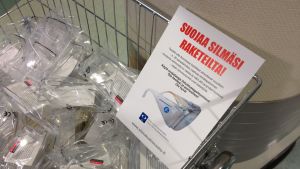 Ögonkliniken delar ut skyddsglasögon gratis fram till nyår. Skyddsglasen skyddar mot ögonskador