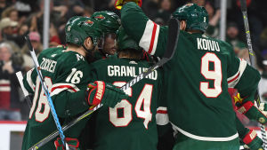 Wild väntar för Jets. Jason Zucker, Mikael Granlund och Mikko Koivu firar ett mål.