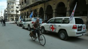 Bistånd levereras till Douma i östra Ghouta 9.3.2018. Bistånd levereras till Douma i östra Ghouta 9.3.2018.